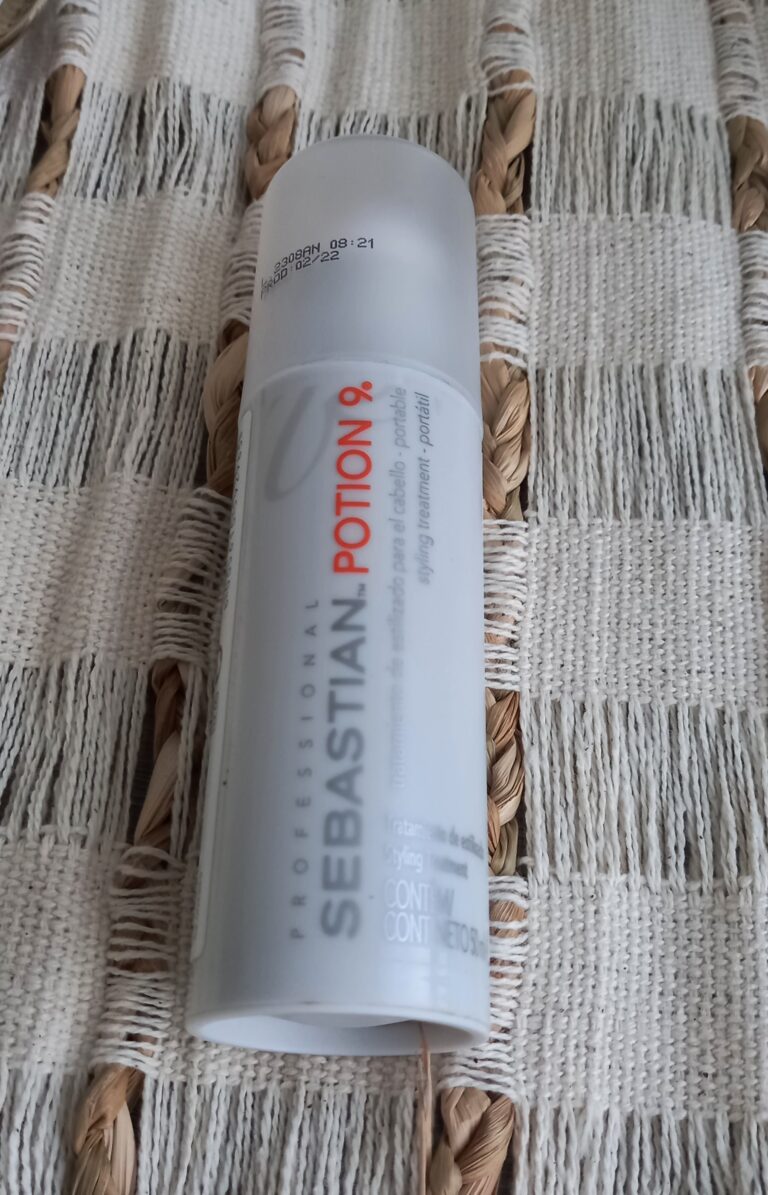 Estilizando Cabelos Ondulados com Potion 09 da Sebastian