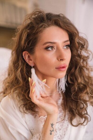 Foto de Юлиана Маринина: https://www.pexels.com/pt-br/foto/mulher-modelo-longo-comprido-9197295/